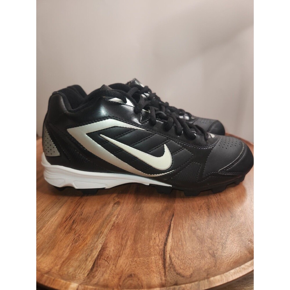 Nike Keystone Low Black & White baseball/softball molded cleats Youth US Size 6